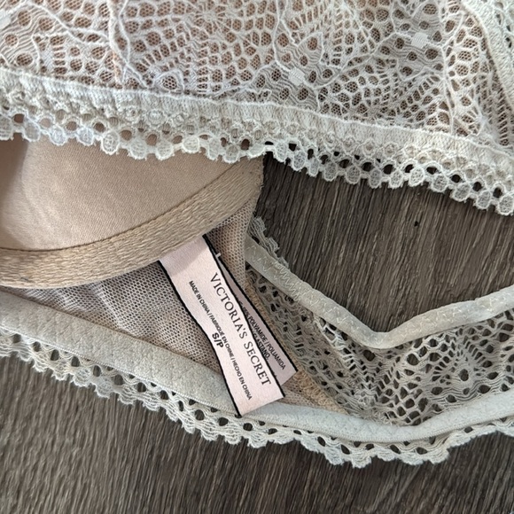 Victoria's Secret Lace Racerback Bralette small - Picture 2 of 2
